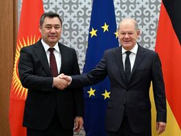 Sadyr Japarov meets with Federal Chancellor of Germany Olaf Scholz